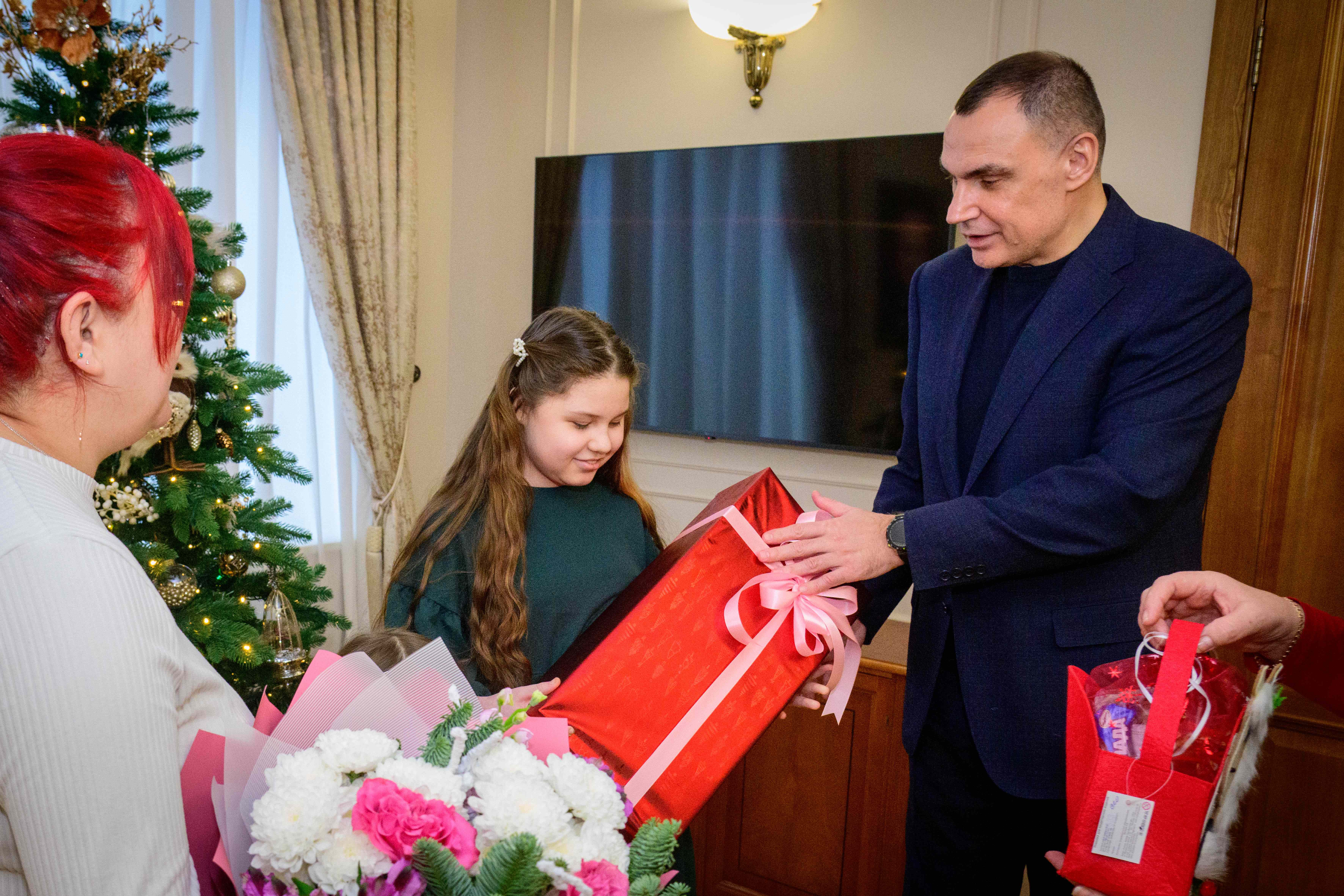 Юрий Зайцев исполнил мечту воспитанницы Савиновской школы-интерната