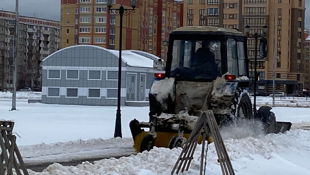 В Йошкар-Оле после оттепели проводят уборку тротуаров