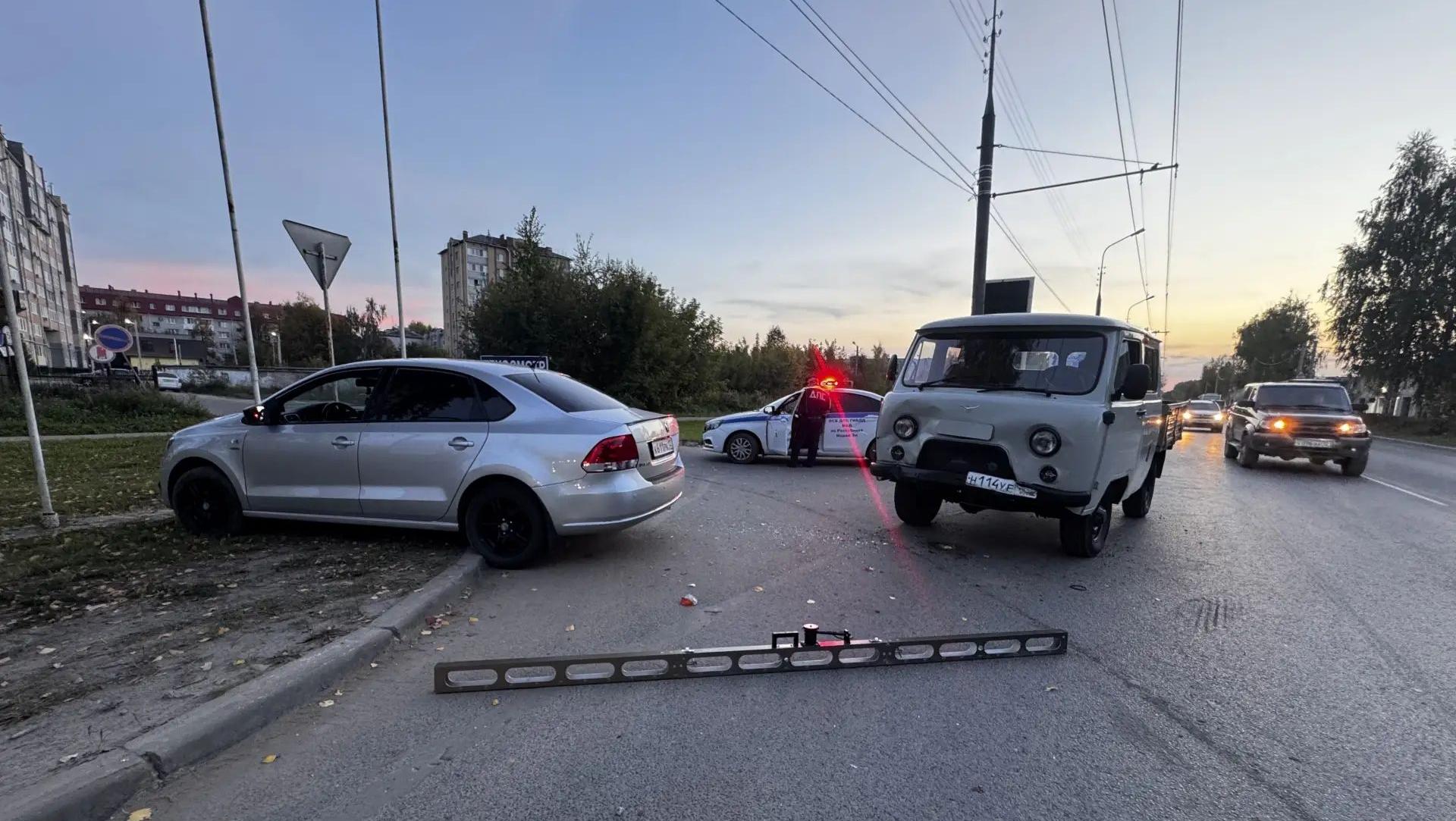 В Йошкар-Оле, пострадавших в ДТП молодых людей, доставили в больницу