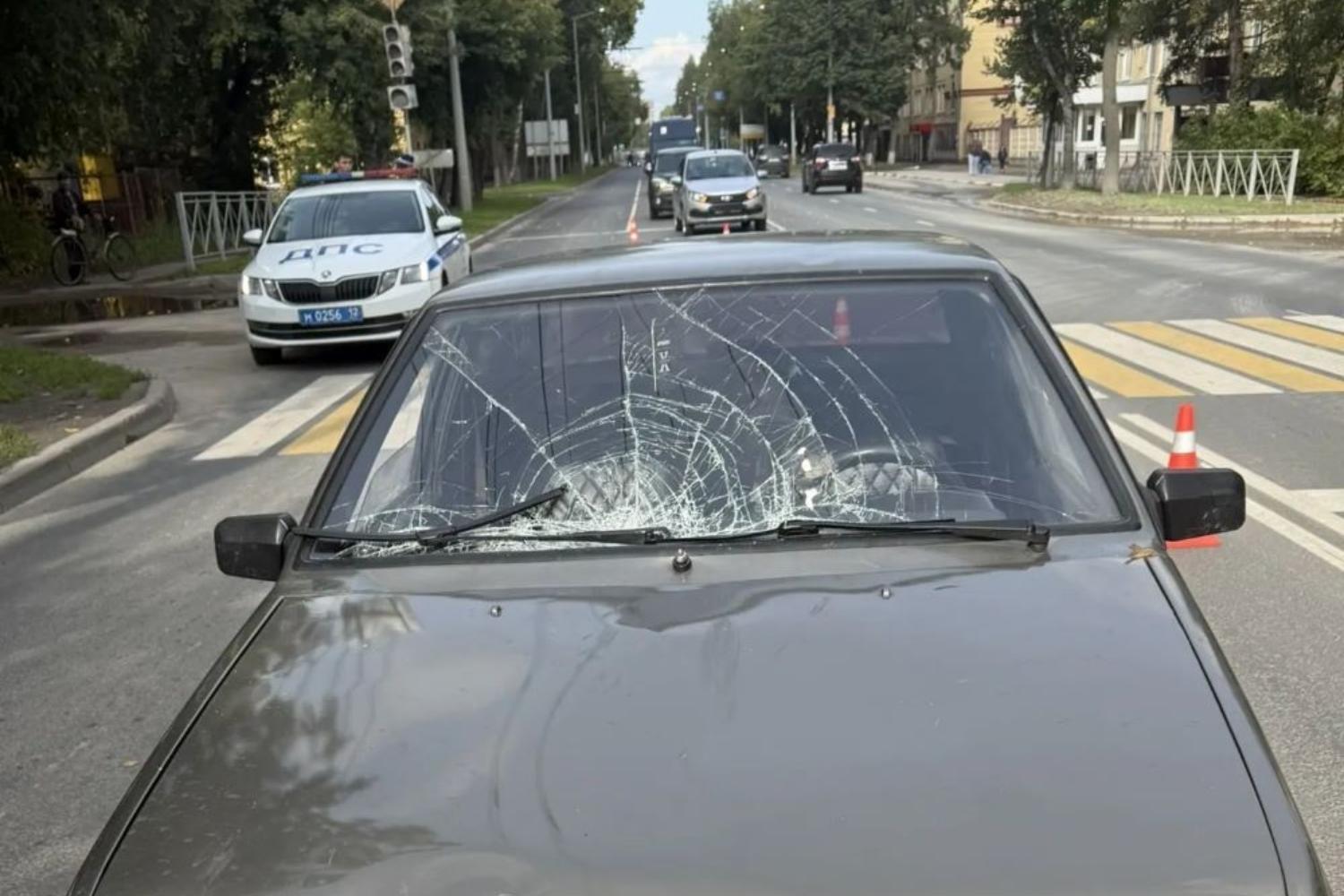 В Йошкар-Оле 20-летний водитель на пешеходном переходе сбил женщину
