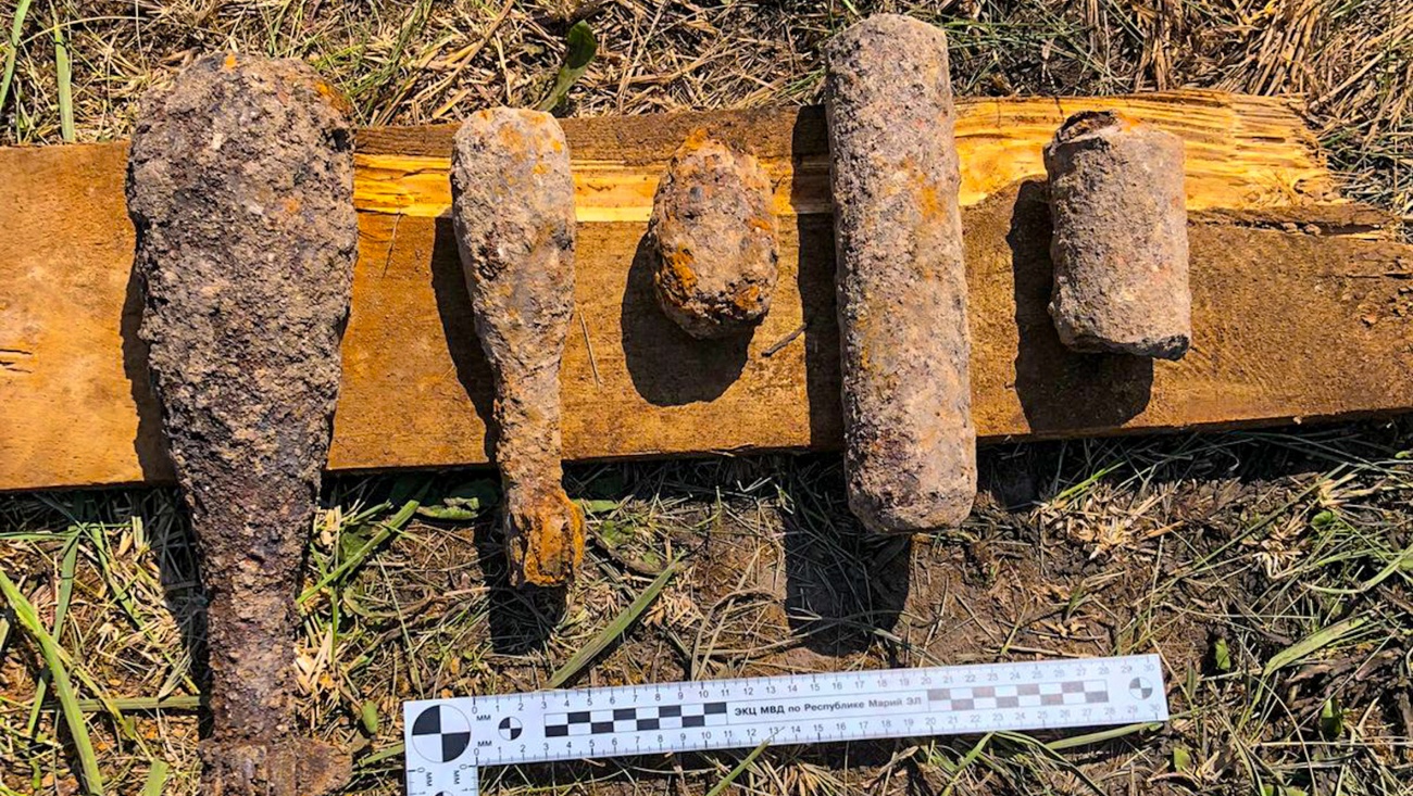 На поле в Йошкар-Оле нашли корпуса гранаты и мин