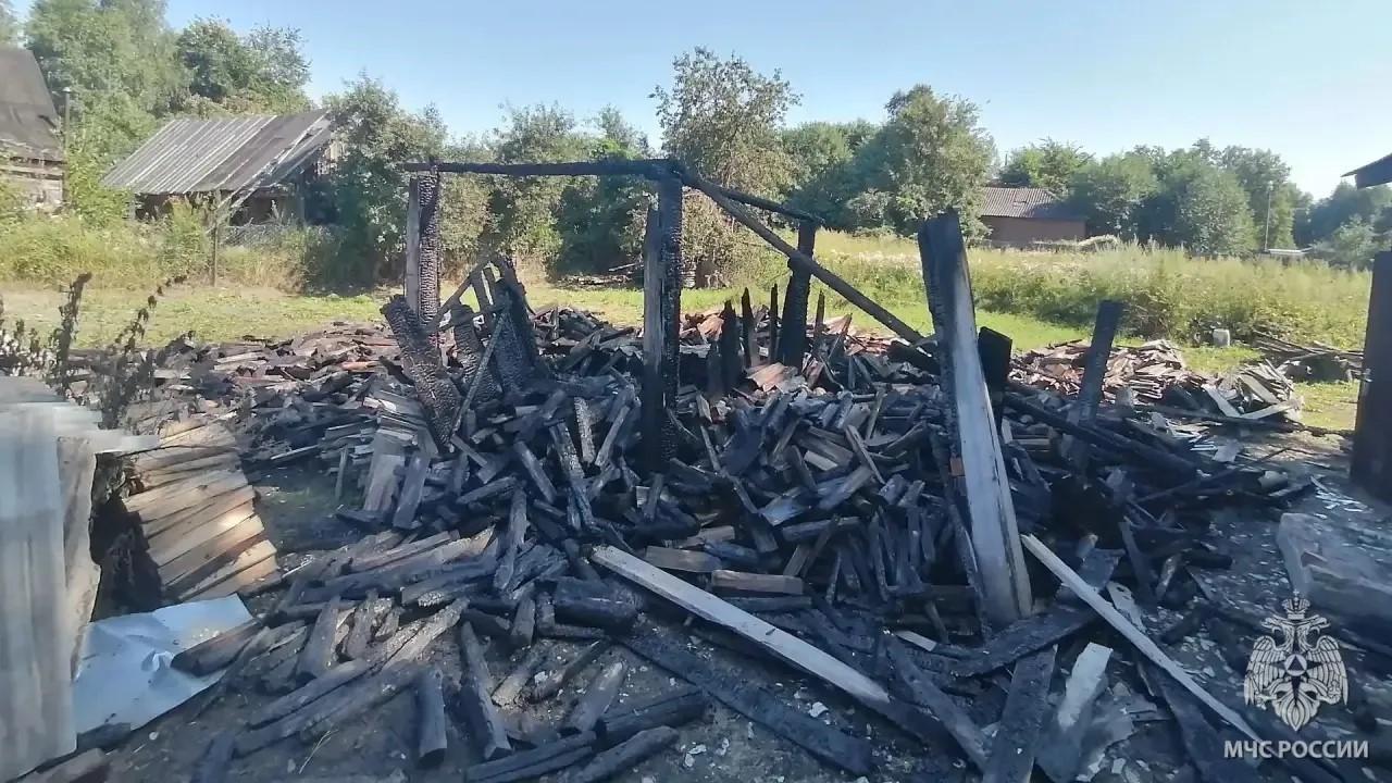 Пожарным удалось отстоять жилой дом в Юрино