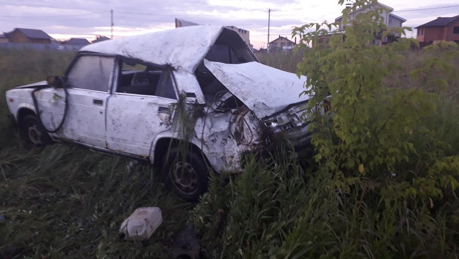 Пьяный водитель опрокинул машину в кювет — пострадали два ребёнка