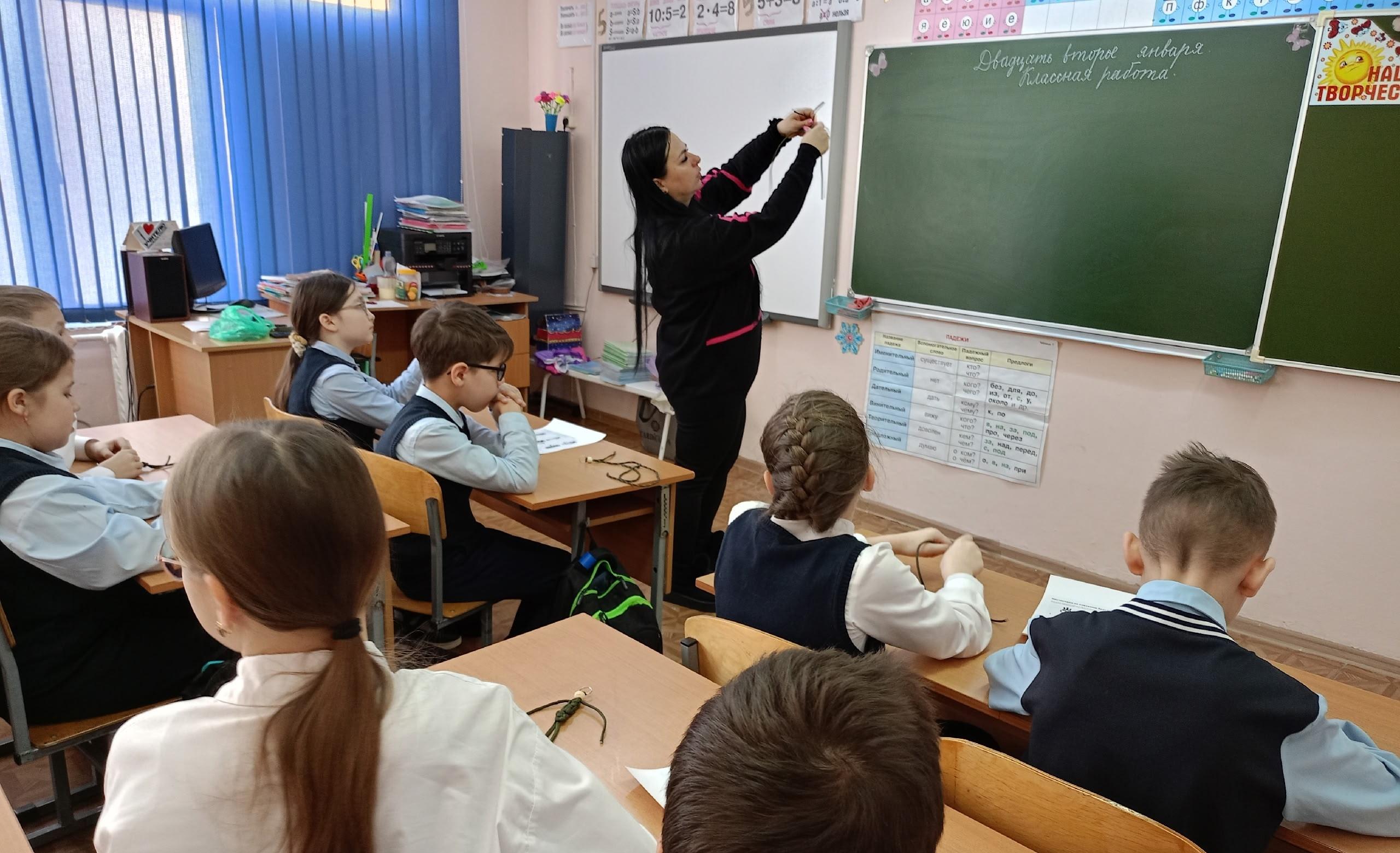 Школьники Йошкар-Олы изготовили обереги для бойцов СВО