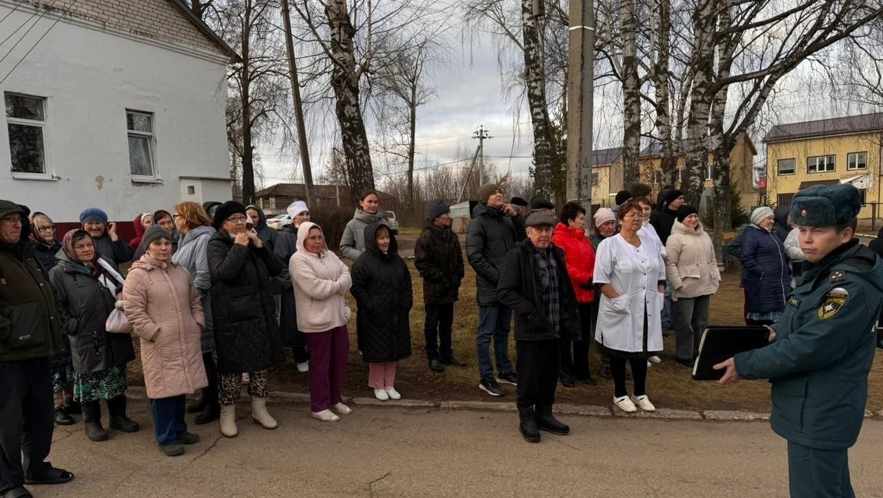 Пациентов лечебного корпуса ЦРБ в Сернуре вывели по условной тревоге
