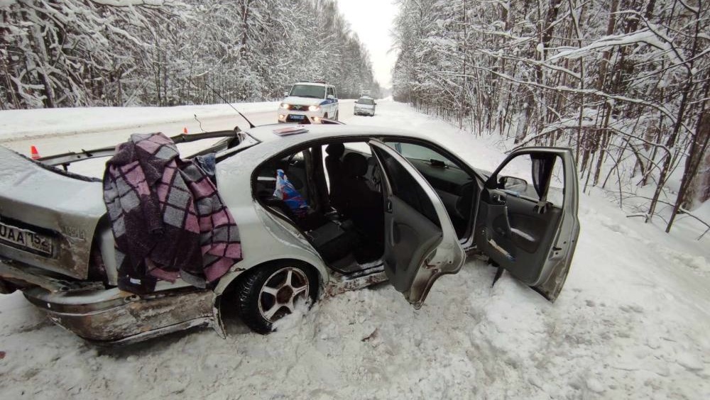 На 314 км автодороги «Поветлужье» иномарка врезалась в грузовик