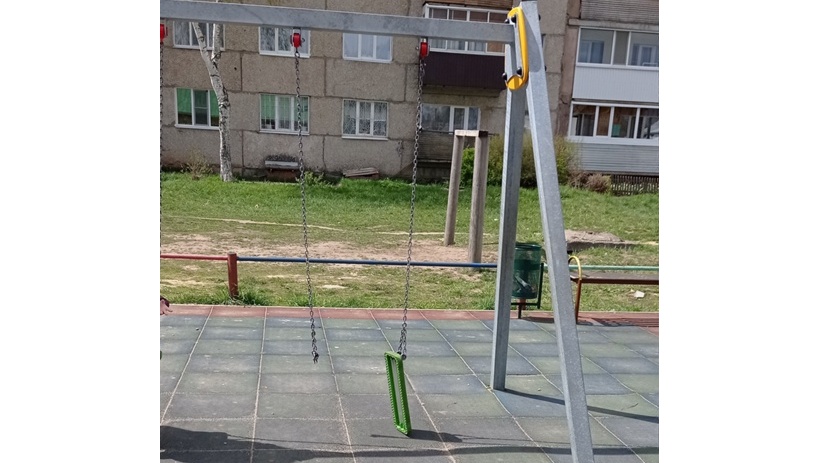 В посёлке Советский вандалы испортили новую детскую площадку