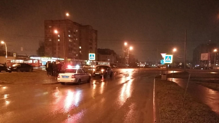 В Йошкар-Оле иномарка на пешеходном переходе сбила пенсионерку