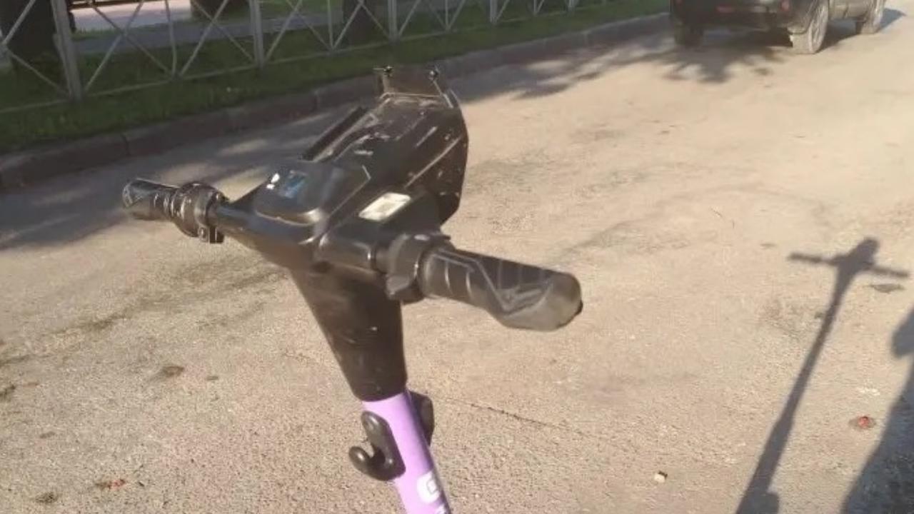 В Йошкар-Оле  47-летняя женщина упала с  электросамоката