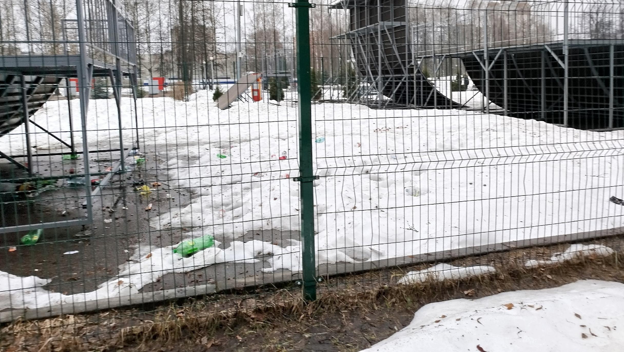В Йошкар-Оле замусорили территорию скейт-парка 