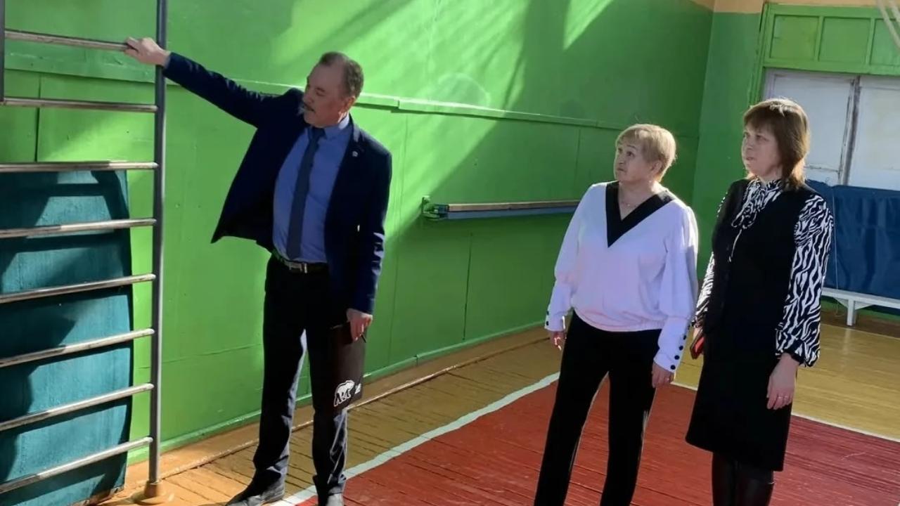 В посёлке Морки оценили безопасность школьного спортзала
