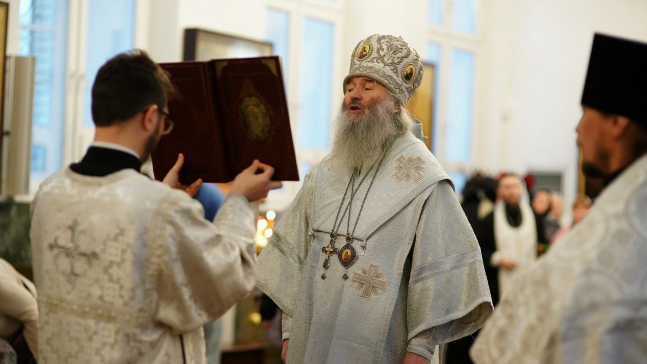 В сочельник митрополит Иоанн возглавил службу в Воскресенском соборе Йошкар-Олы