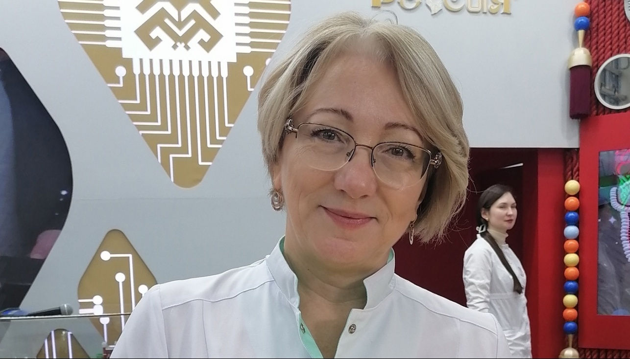 Главный врач Перинатального центра Йошкар-Олы передала в зону СВО автомобиль и аптечки