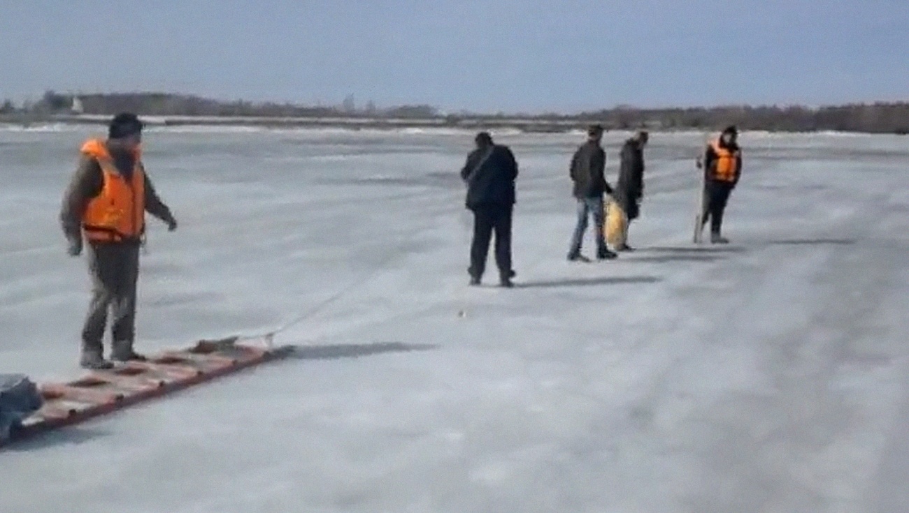 Марийские спасатели помогли мужчине выбраться на берег