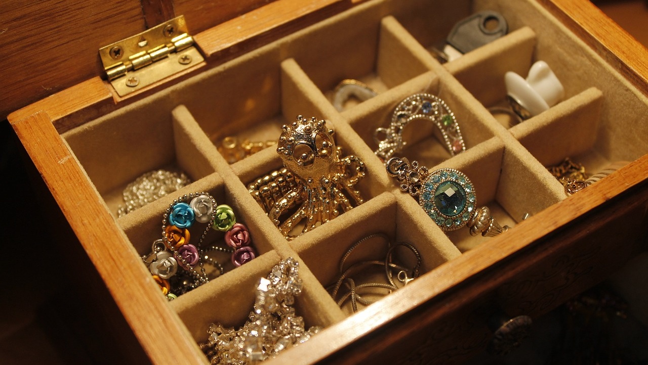 Сожитель дочери обокрал тёщу