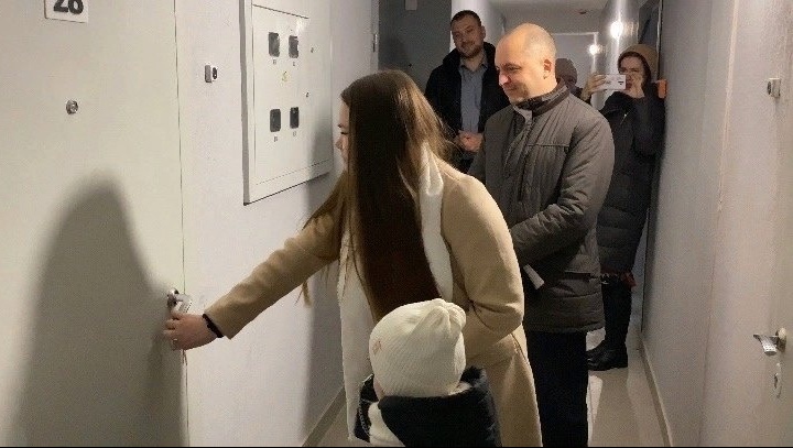 Мэр Йошкар-Олы поздравил детей-сирот с новосельем