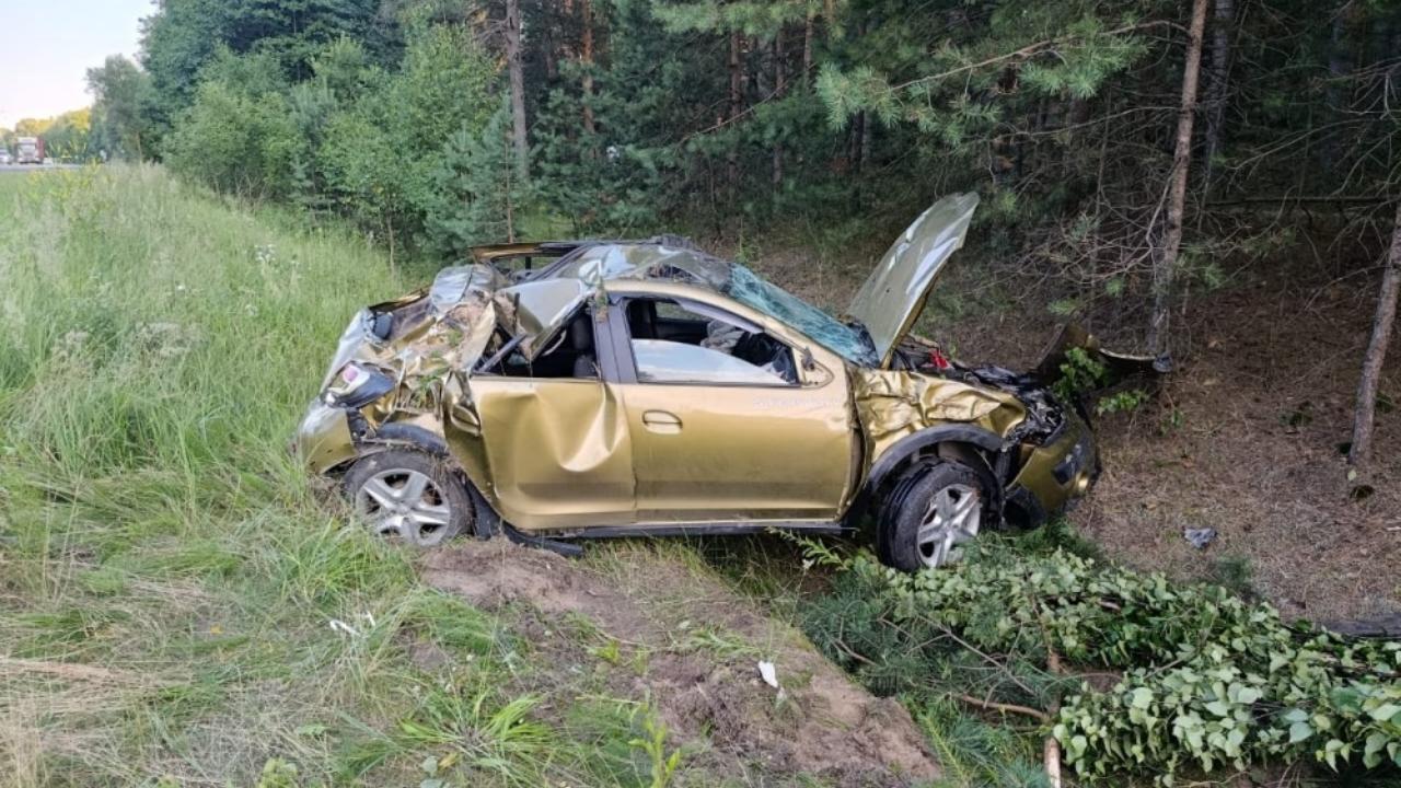 В Марий Эл на Казанском тракте машина с ребёнком перевернулась в кювет