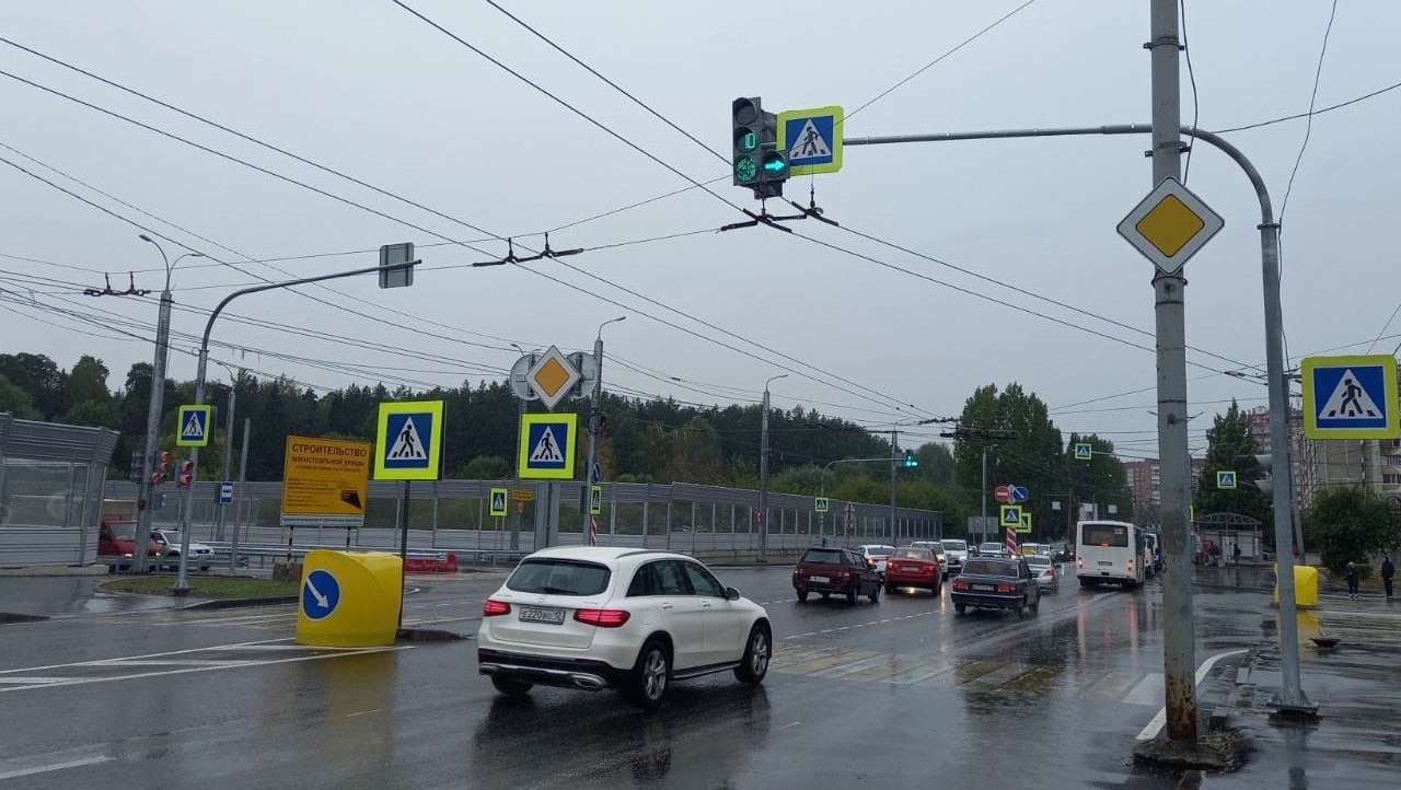На перекрёстке Ленинского проспекта и Кирова модернизируют светофор