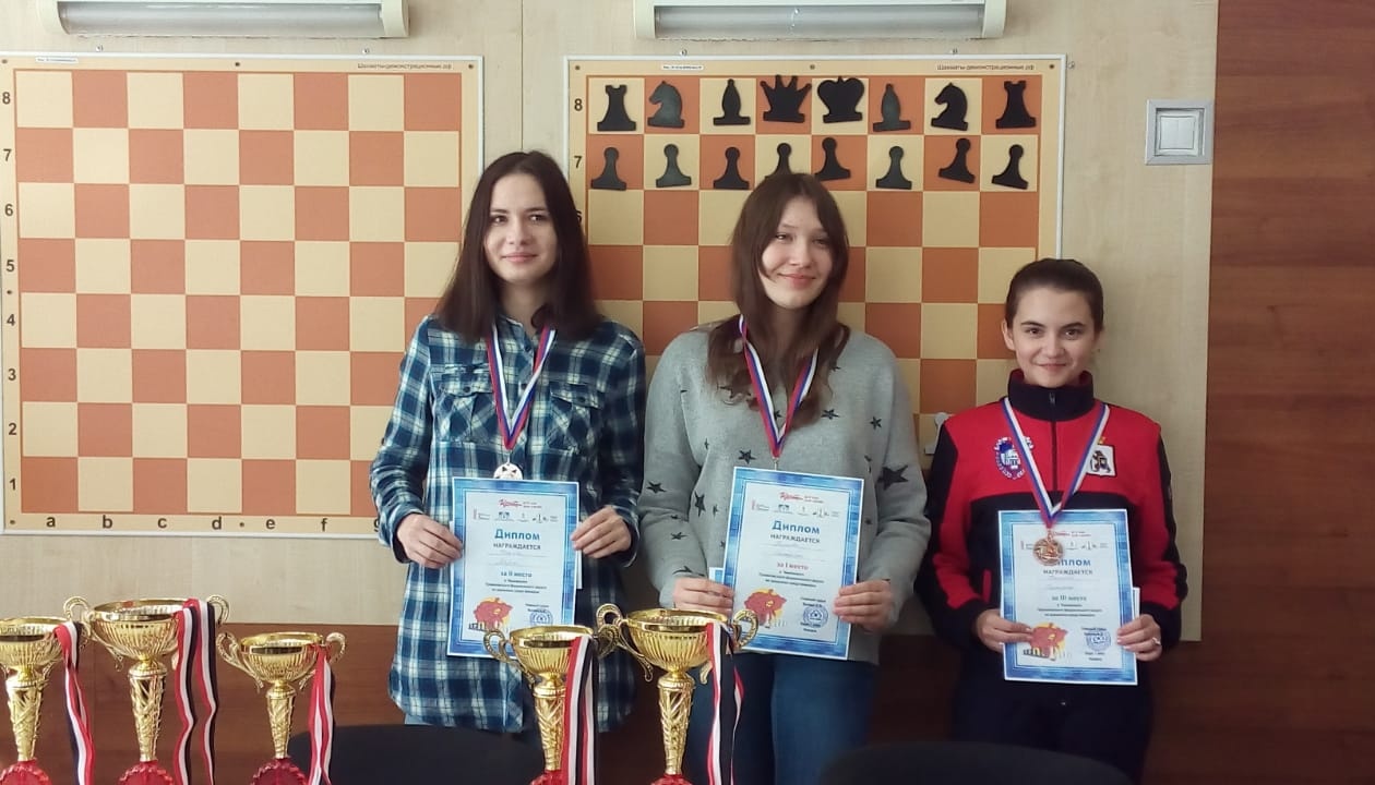 На призовых местах – воспитанники Шахматной школы Сергея Карякина