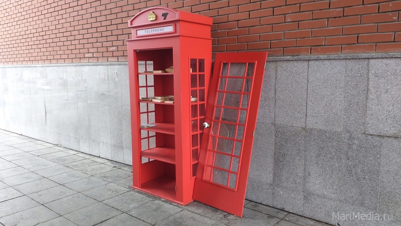 В Йошкар-Оле вандалы разбили шкаф для буккроссинга