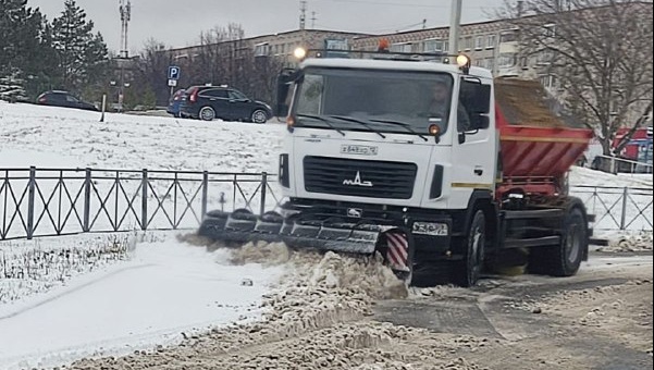 На дороги Козьмодемьянска вышла новая уборочная техника, приобретённая на сертификат от главы Марий Эл