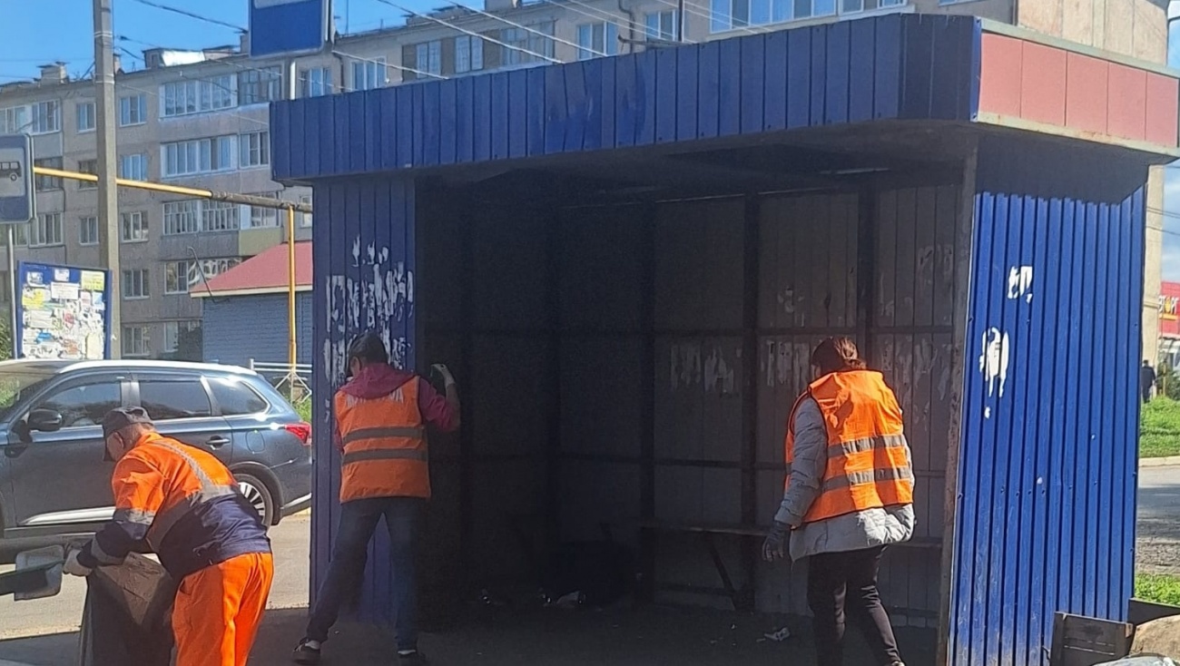 В Йошкар-Оле продолжают уродовать остановки