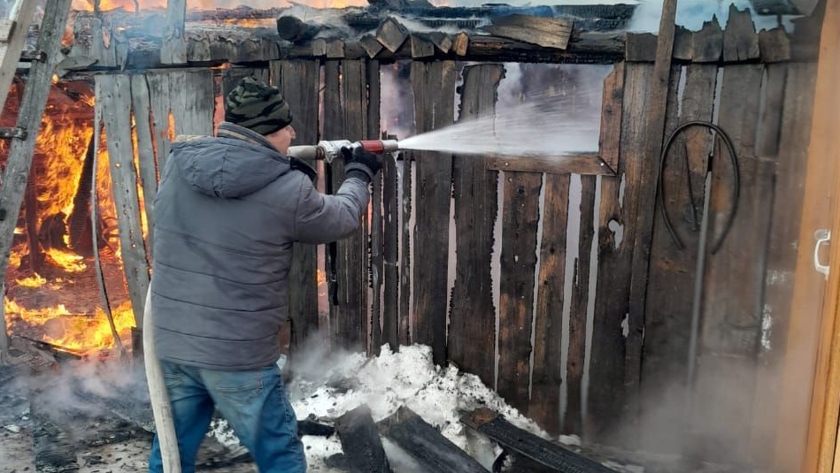 В деревне Муканай в Марий Эл сгорел сарай