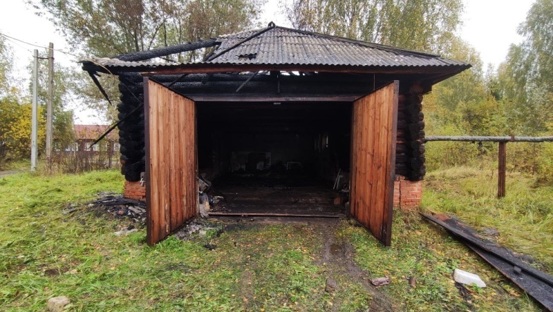 В Килемарах загорелся гараж с машинами скорой помощи