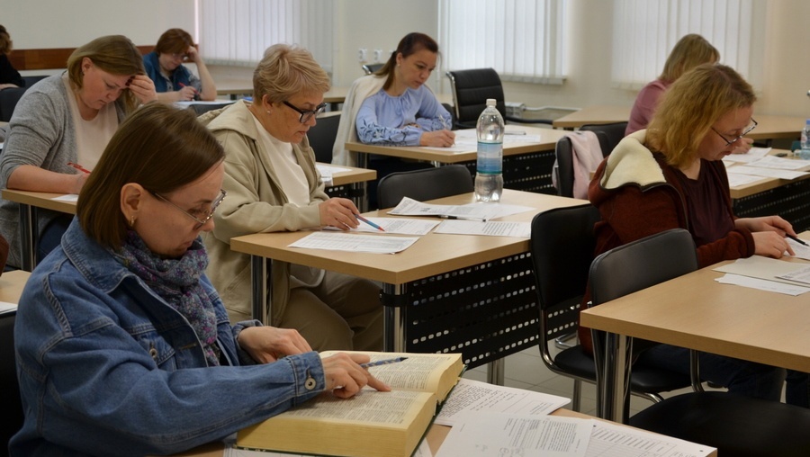 В Марий Эл проверяют работы выпускников по родному и иностранному языкам