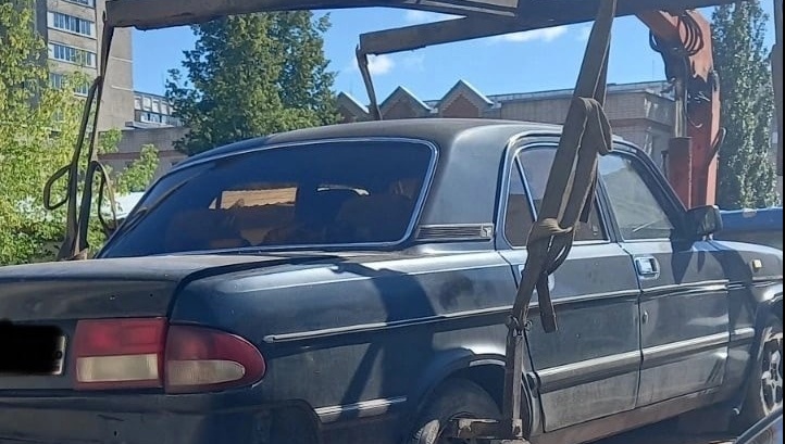 Судебные приставы арестовали машину должника