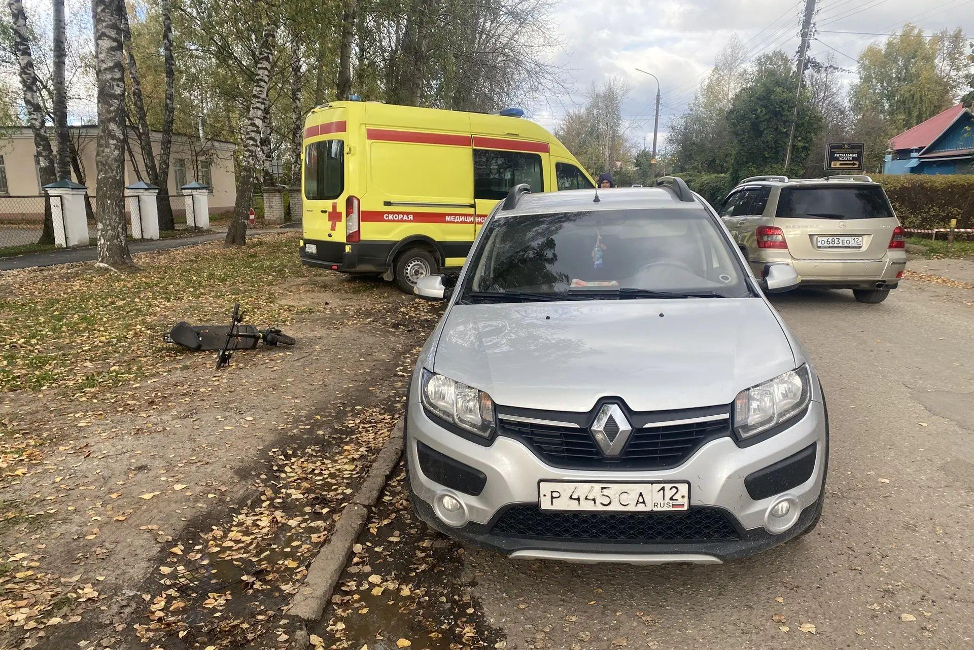 В Йошкар-Оле водитель иномарки сбил ребёнка на электросамокате