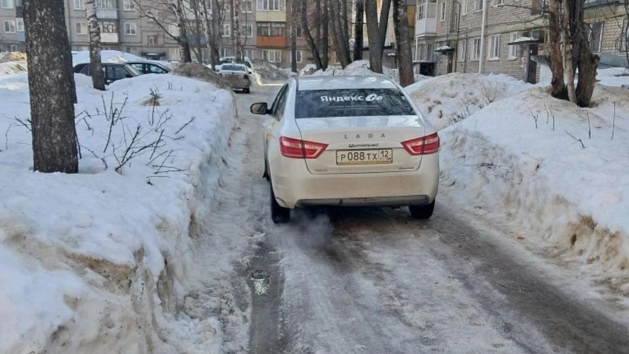В Йошкар-Оле во дворе жилого дома сбили пенсионера