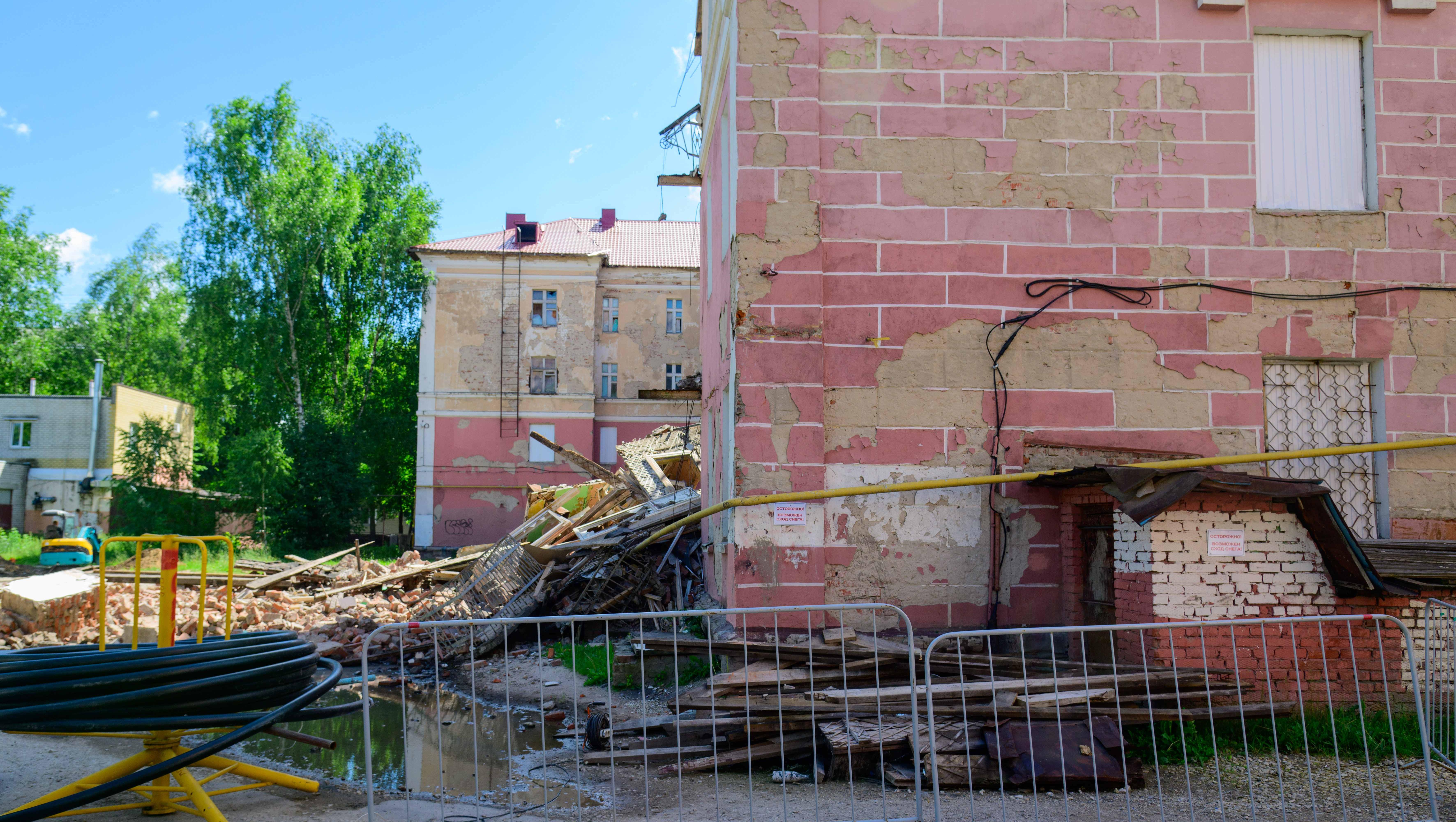В Йошкар-Оле продали участок, где в июне обрушилось бывшее общежитие 