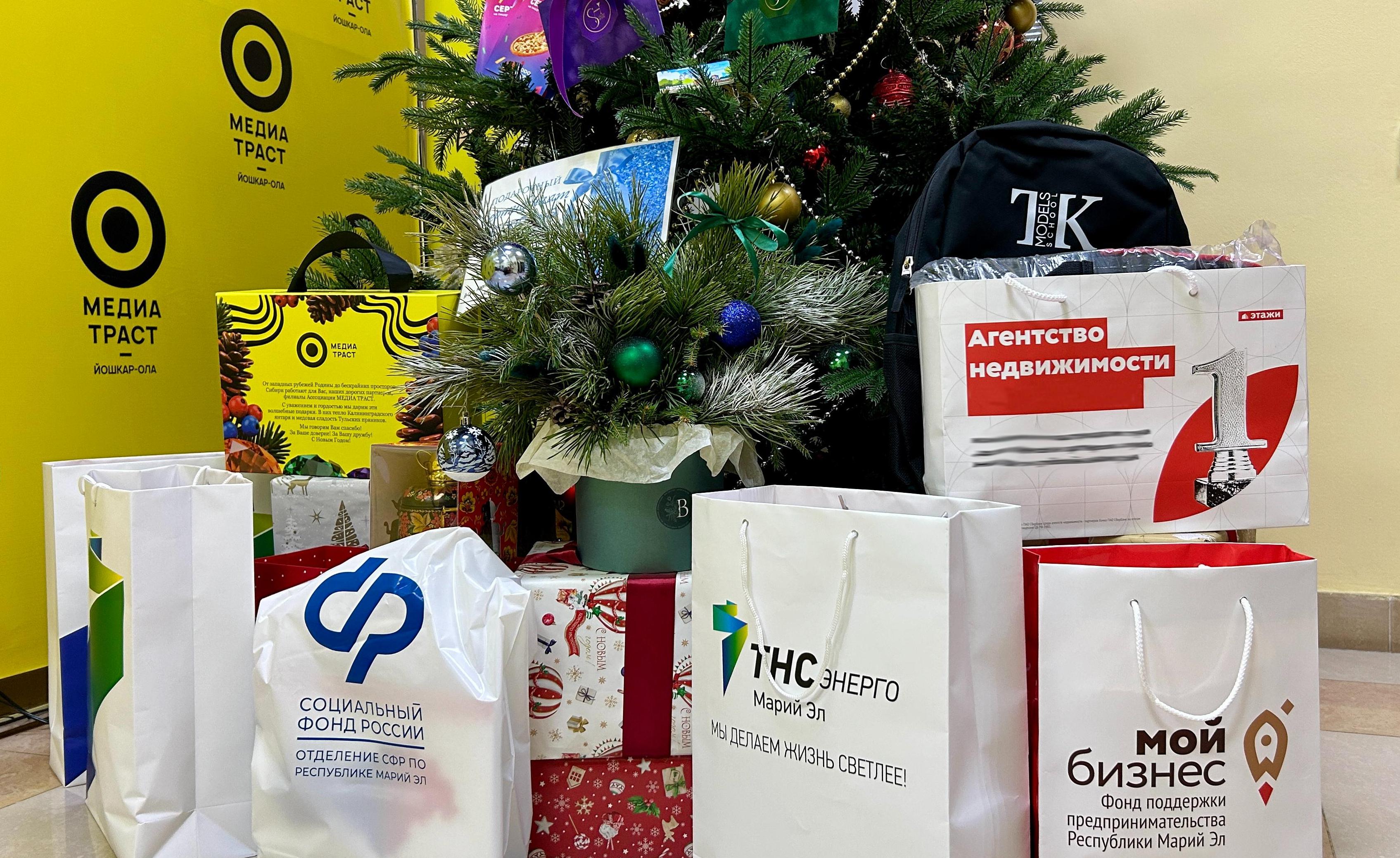 Победителей проекта «Ёлки-Иголки» на Русском Радио в Йошкар-Оле одарили подарками
