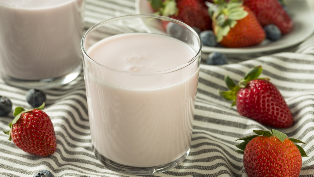 Кому категорически противопоказан несвежий кефир