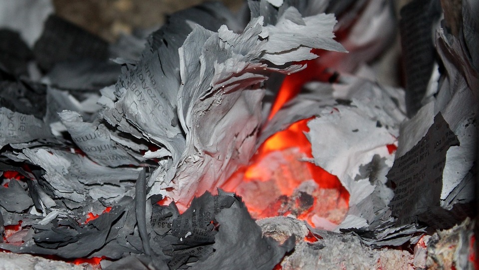 Рецидивист сжег в СИЗО уголовное дело