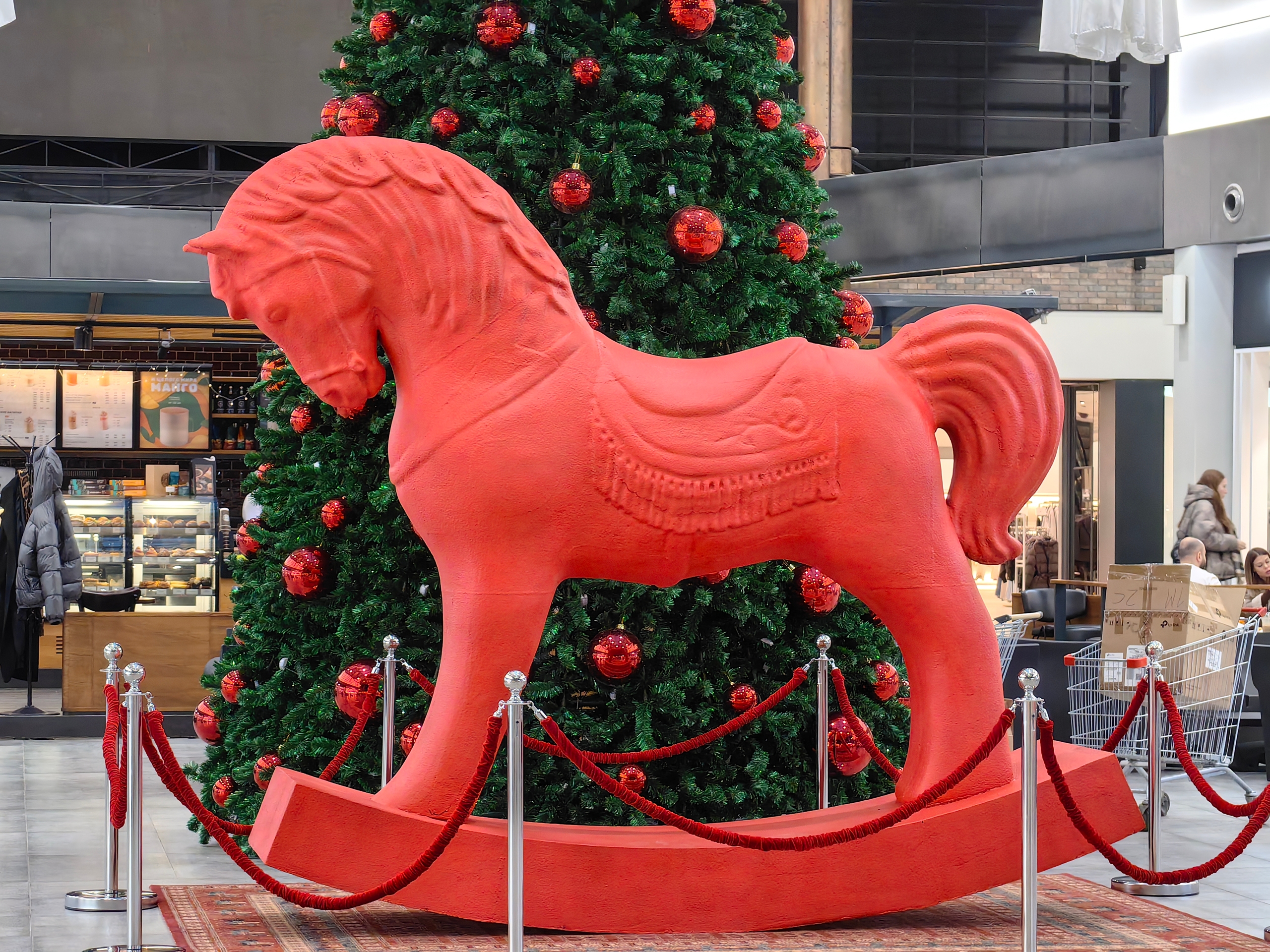 Как украсить стол на Новый год, чтобы угодить Огненной Лошади