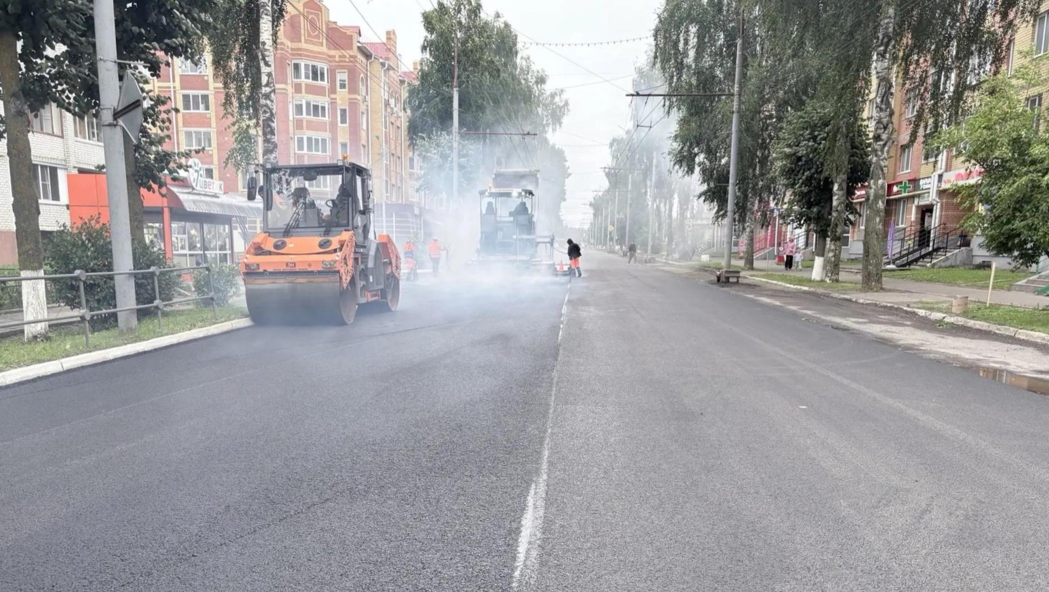 В посёлке Медведево завершают ремонт дороги на улице Советской