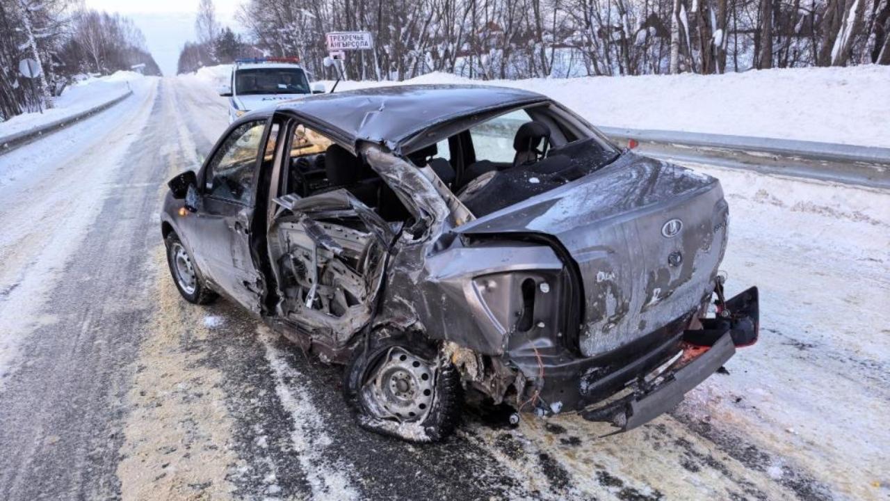 В Килемарском районе легковушка врезалась в «КамАЗ» 