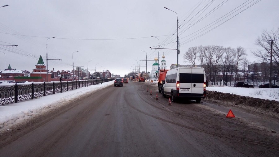 В Йошкар-Оле маршрутка врезалась в «КамАЗ»