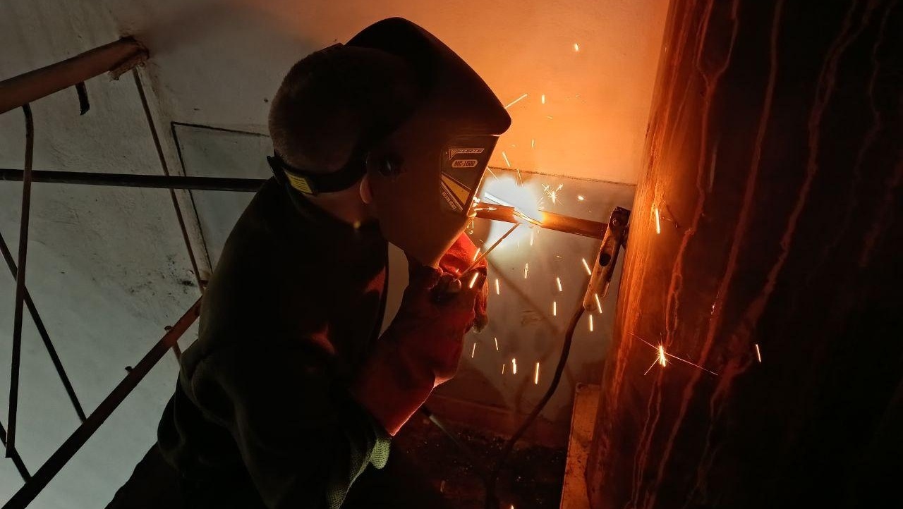 Марийские мастера отремонтировали отопление в школе Новозлатополя