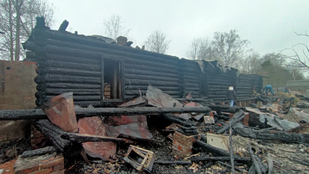 В Параньге сгорел двухквартирный дом