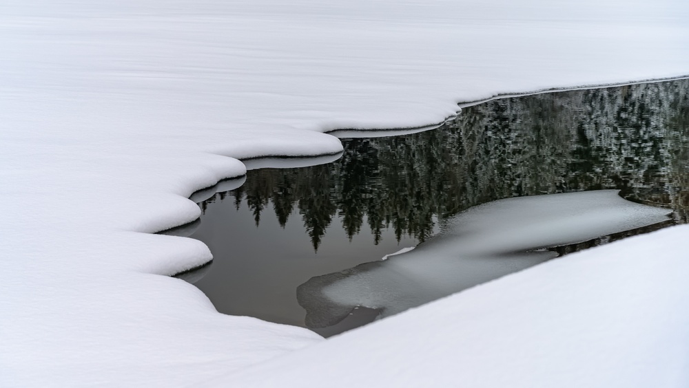 Бабушка с внуком утонули в полынье