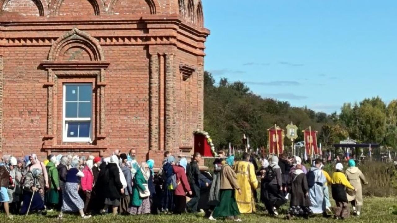 Мироносицкий крестный ход прошел от села Кузнецово до села Азаново 