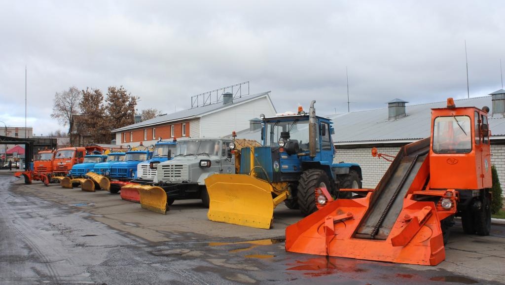 На улицы Йошкар-Олы вышла первая снегоуборочная техника