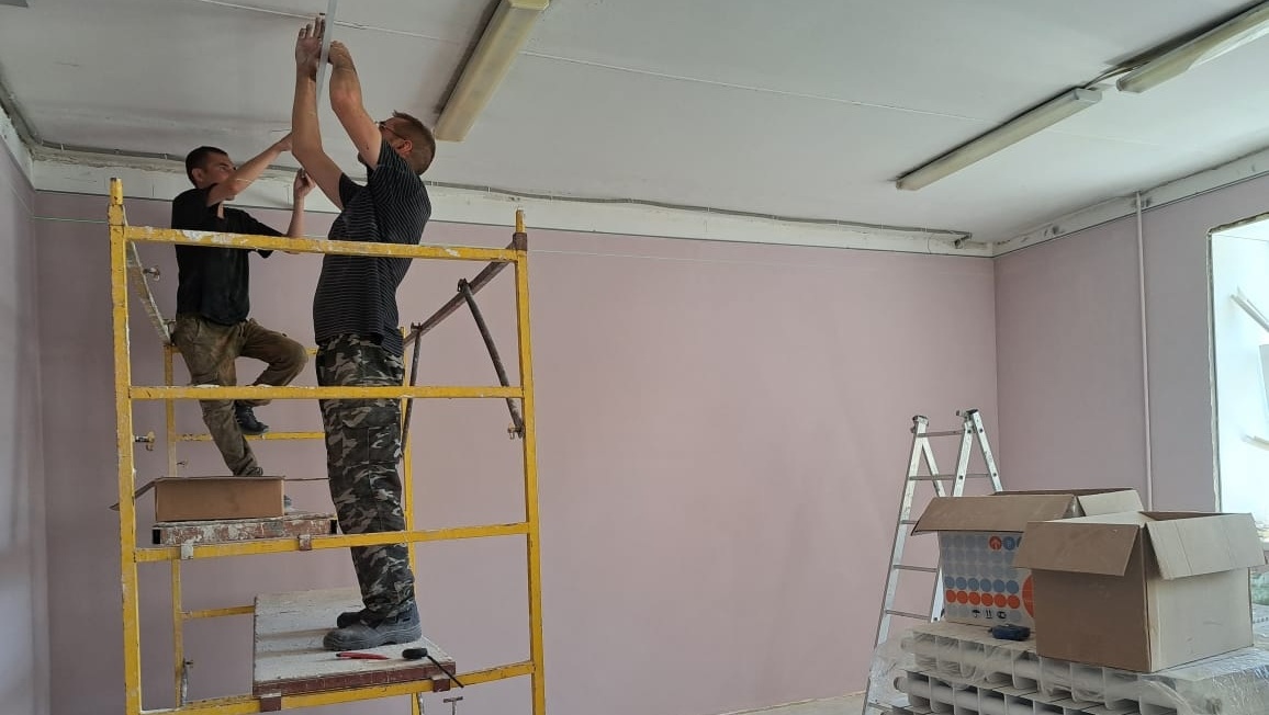 В будущей модельной библиотеке Йошкар-Олы начали установку подвесных потолков