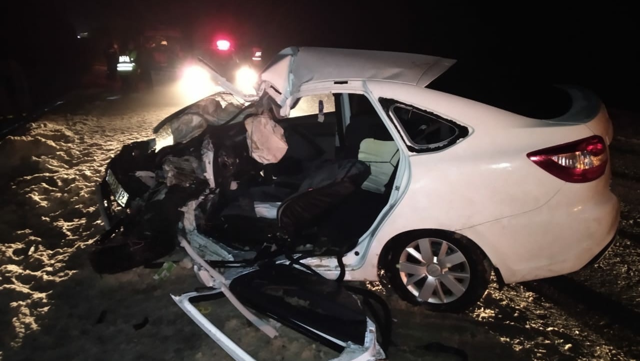 На трассе Марий Эл столкнулись грузовик и легковушка