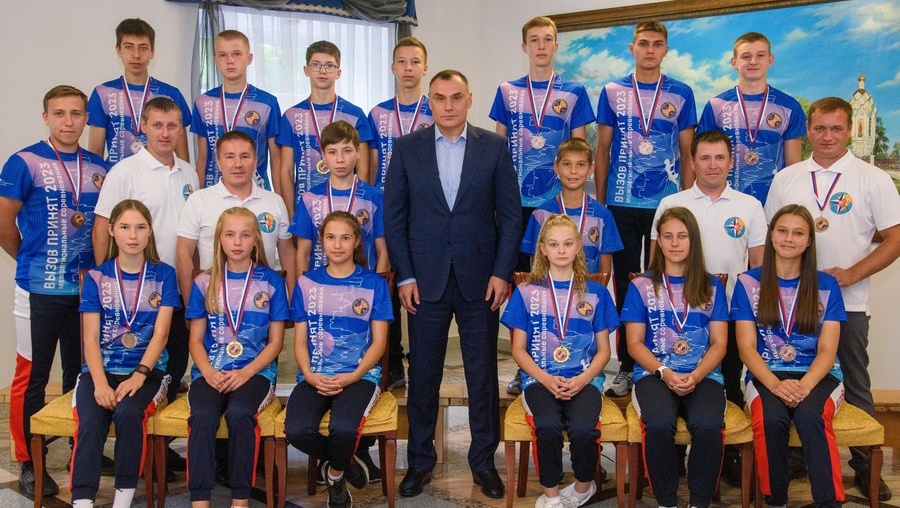 Глава Марий Эл встретился с победителями Всероссийских соревнований «Школа безопасности»