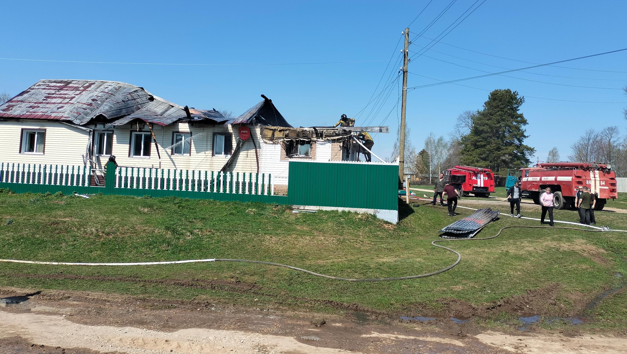 В Параньгинском районе пожар оставил жильцов двухквартирного дома без крыши