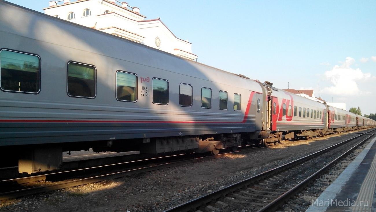 Многодетные семьи получили скидку на железнодорожные билеты